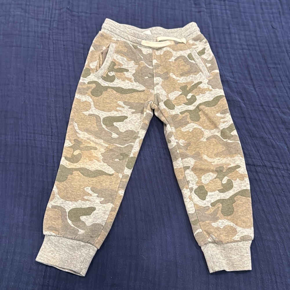 Toddler camouflage Old Navy pants 3T
